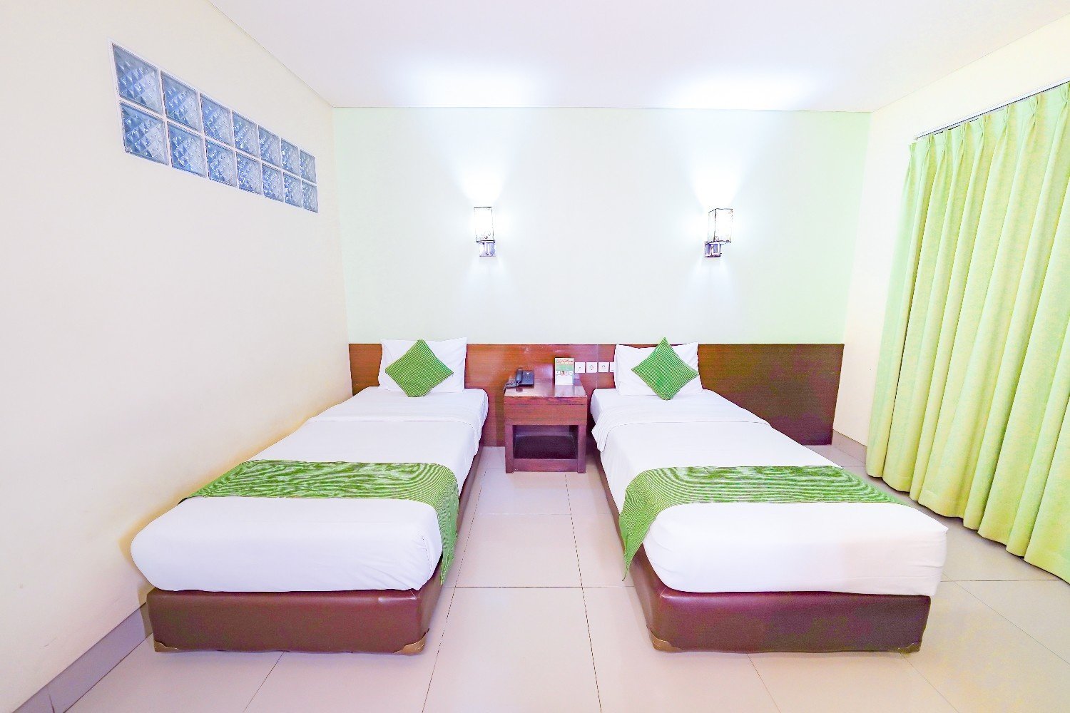 Deluxe Twin Bed Room